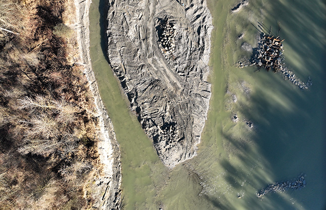 Das Bild zeigt den Inn bei Jettenbach aus der Vogelperspektive