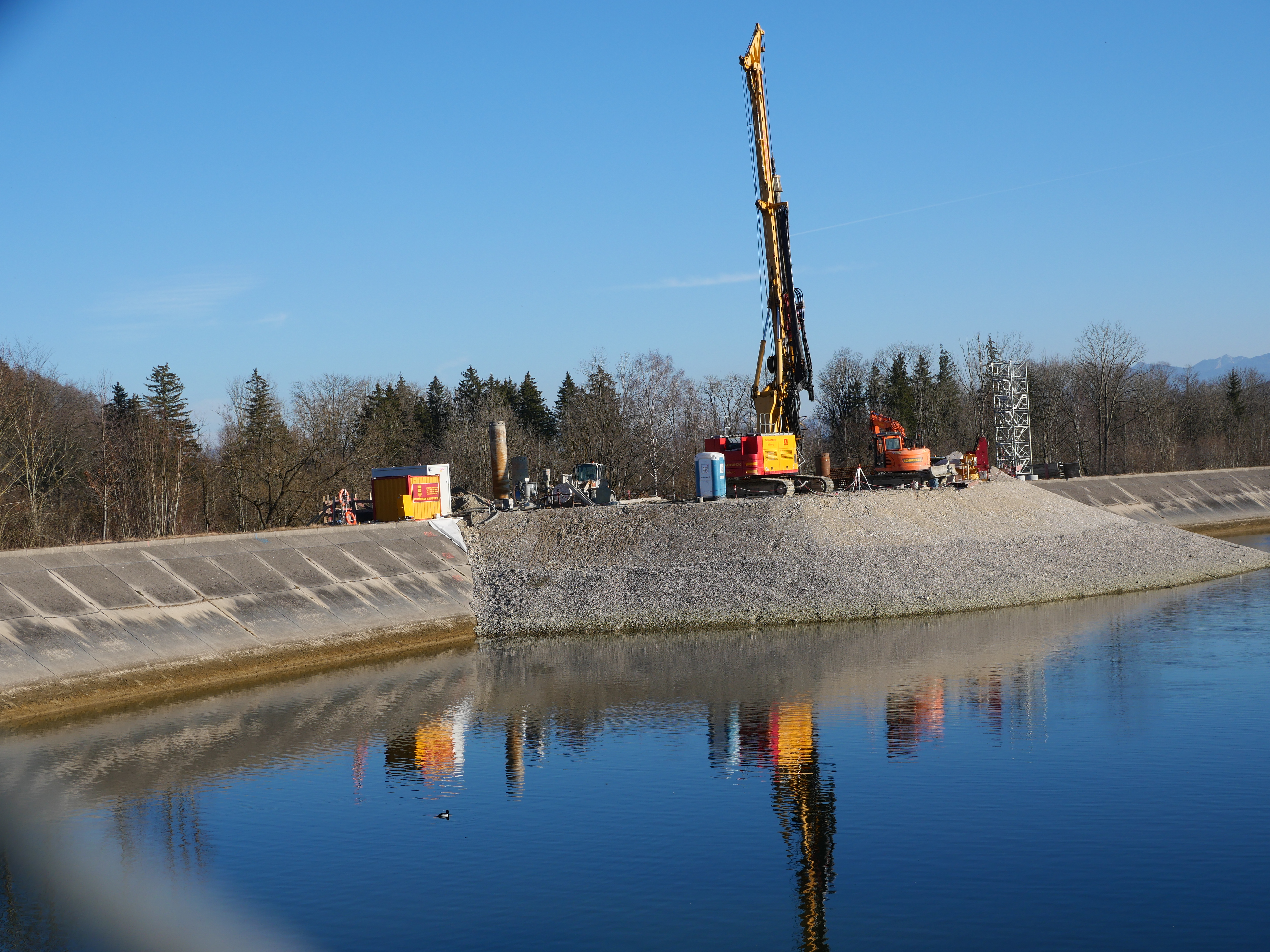 Seitenansicht der Baustelle auf dem Gelände der Leitzachwerke der Stadtwerke München.